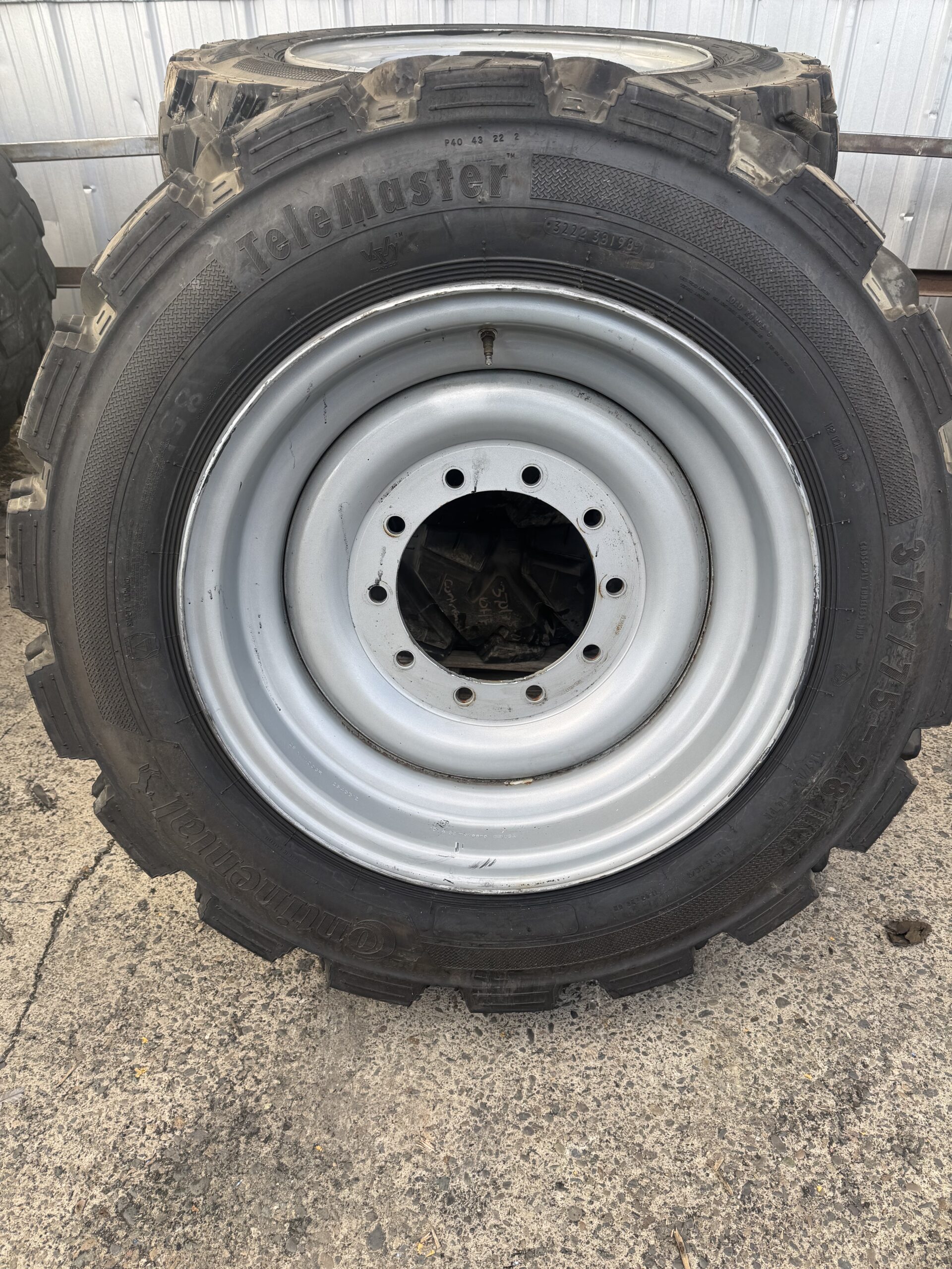370-75-28 Continental Take-offs — view 2