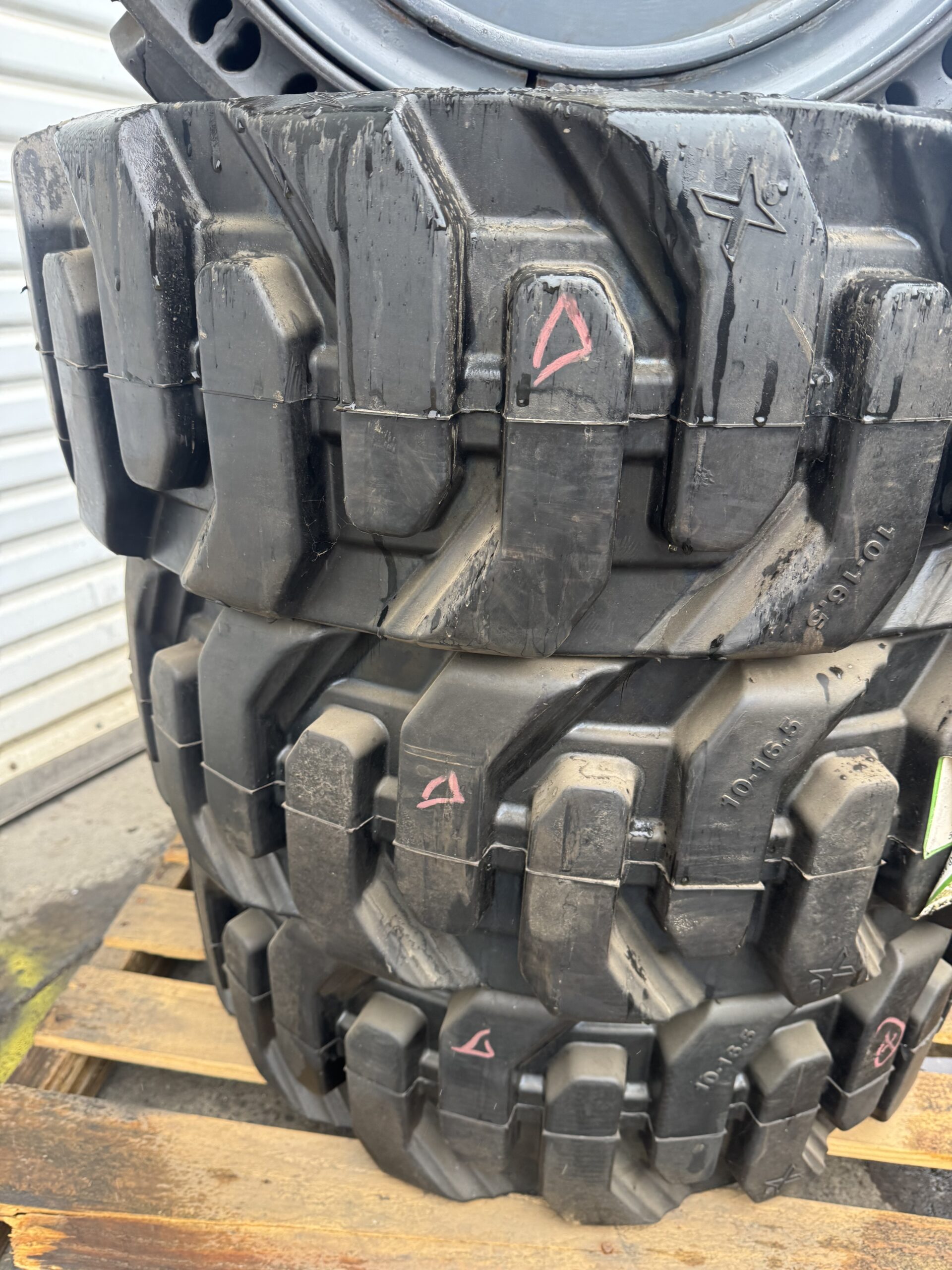 10-16.5 Maxam New Take-offs — view 1